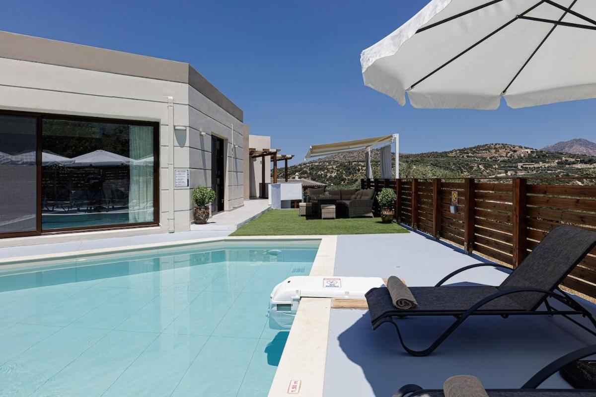 Chnaris - Private Pool And Sauna Villa