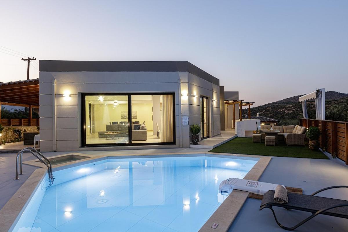 Chnaris - Private Pool And Sauna *